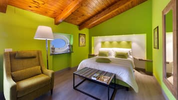 3 bedrooms, in-room safe, iron/ironing board, free WiFi
