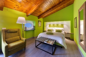 3 bedrooms, in-room safe, iron/ironing board, free WiFi