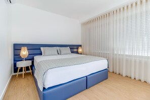 3 bedrooms, iron/ironing board, free WiFi, bed sheets - Modern 3BD Ocean View Apartment (Póvoa de Varzim)