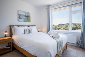 4 bedrooms, WiFi - Maytree Cottage - 4 Bedroom Holiday Home - Tenby (Tenby)