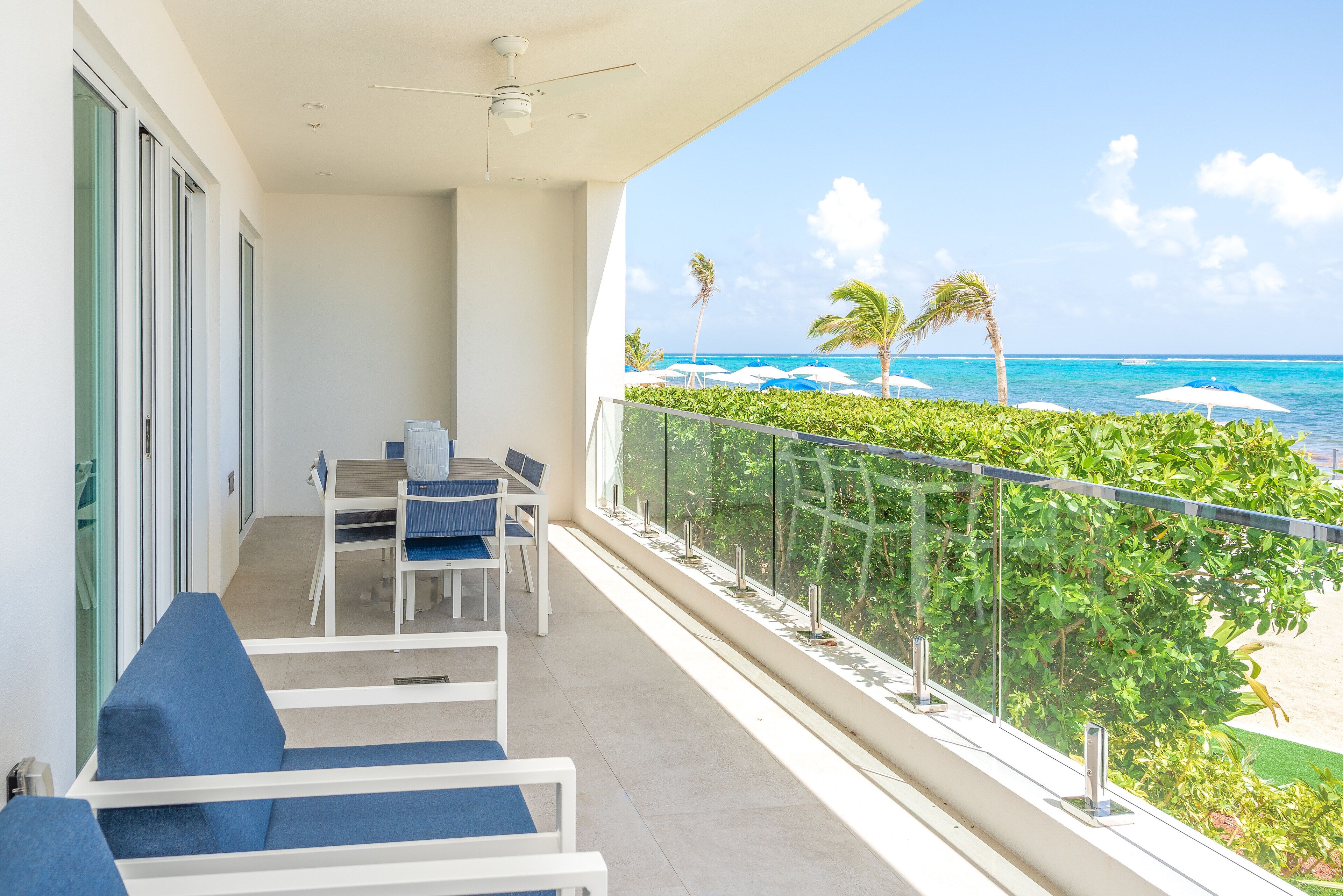 1BR w Den Oceanfront Suite | Terrace/patio