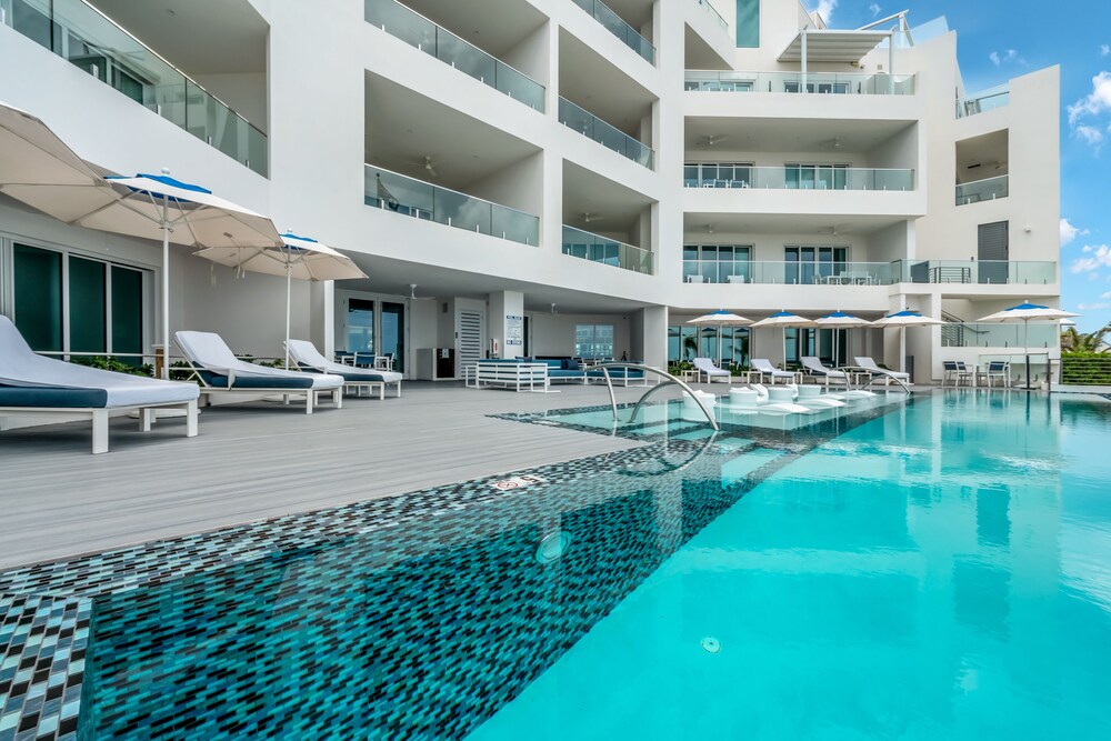 Club Suites at Rum Point Club Residences by null