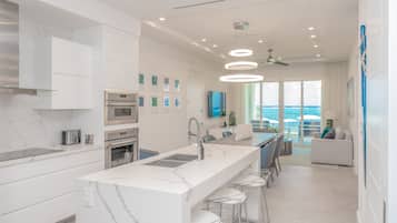 2BR Oceanfront Suite | 3 bedrooms, Egyptian cotton sheets, premium bedding, in-room safe