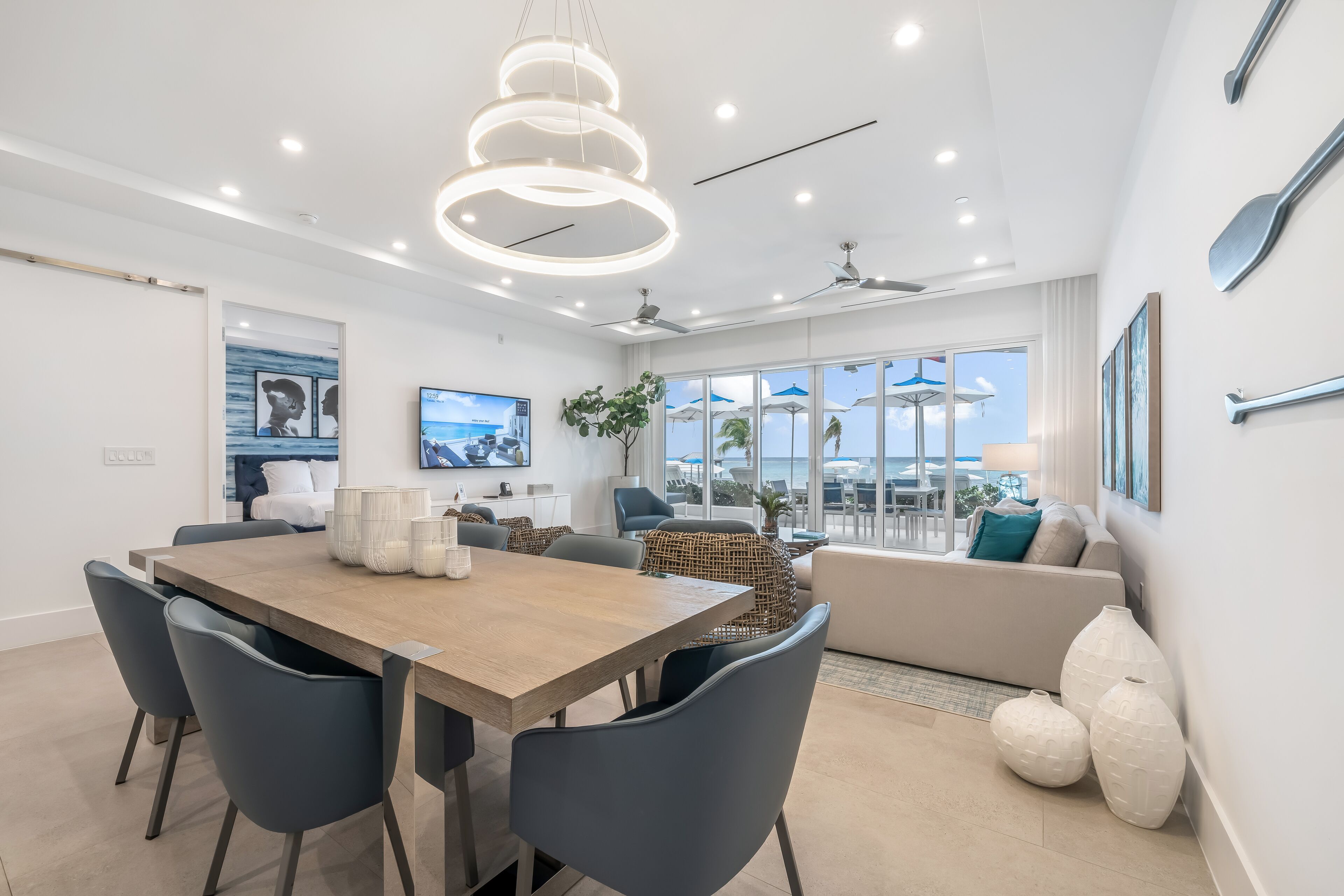 3 Bedroom Pool Suite | 客房内用餐