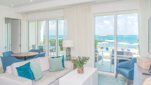 1BR w Den Oceanfront Suite | Quang cảnh từ phòng