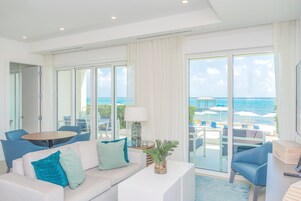 1BR w Den Oceanfront Suite | Vistas desde la habitación