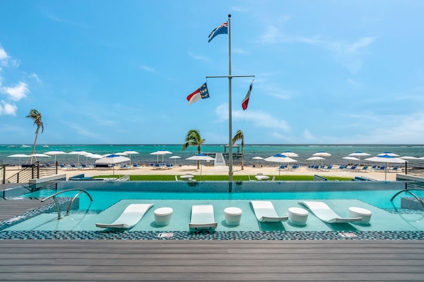 3 Bedroom Pool Suite | Teras/patio