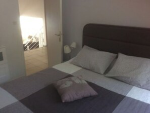 4 多间卧室、熨斗/熨衣板、旅行婴儿床、WiFi