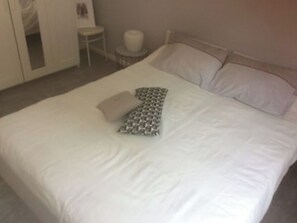4 bedrooms, iron/ironing board, travel cot, WiFi