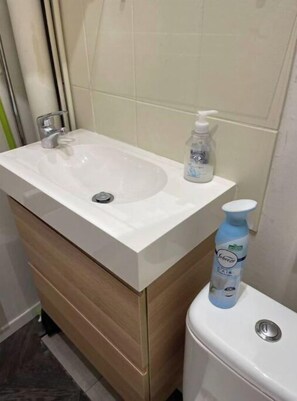 Shower - 🌹🍾Superb studio 5 mins from cathedral 🥂 (Reims)