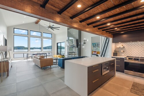 Lavish Lake Getaway W/180* Views+ Boat Dock