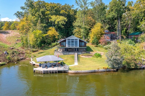 Lavish Lake Getaway W/180* Views+ Boat Dock