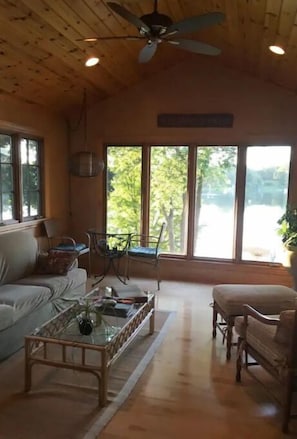 TV, fireplace, stereo