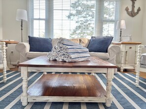 Smart TV, fireplace, books, computer monitors