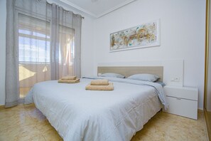 1 chambre, fer et planche à repasser, Wi-Fi gratuit, draps fournis