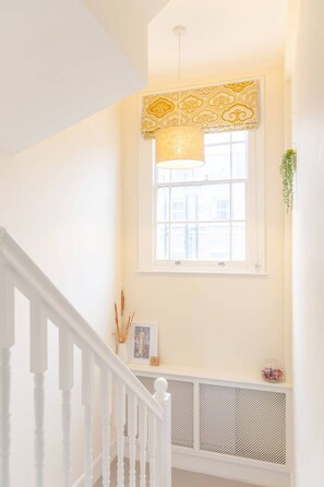 Basic Apartment, Multiple Beds | Interior - Spacious & Central 2BD Flat in Pimlico (London)