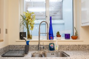 Nhà cơ bản, nhiều giường | Bếp riêng | Tủ lạnh, lò nướng, bếp nấu, dụng cụ pha cà phê/trà 