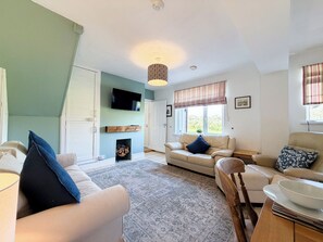 32-inch TV with cable channels, fireplace