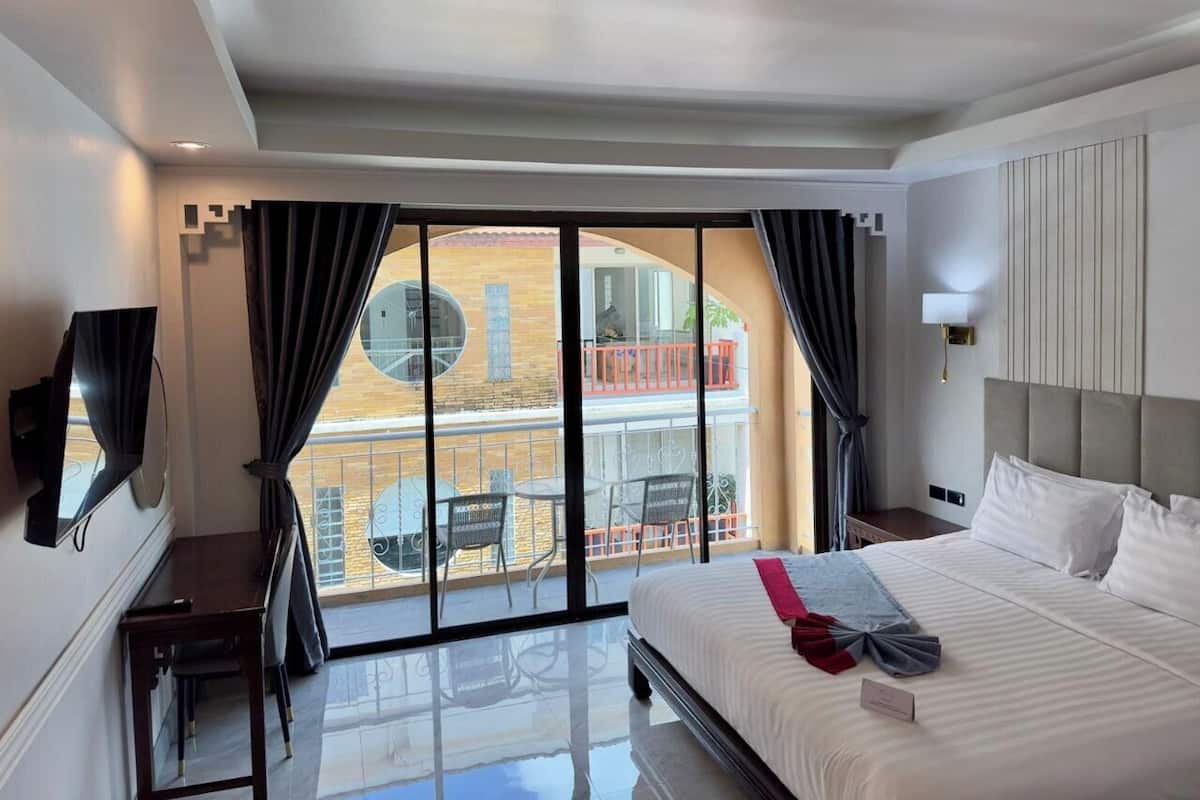 Family Apartment | 1 bedroom, premium bedding, Select Comfort beds, in-room safe