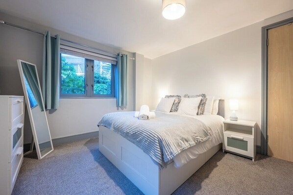 1 Schlafzimmer, Schreibtisch, Bügeleisen/Bügelbrett, Internetzugang