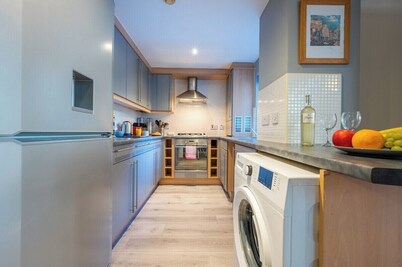 Millennium View by Tŷ SA