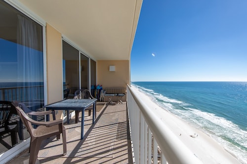 Breathtaking Views in this 3 BR 2 BA in Tower 1 at the Majestic!!!!