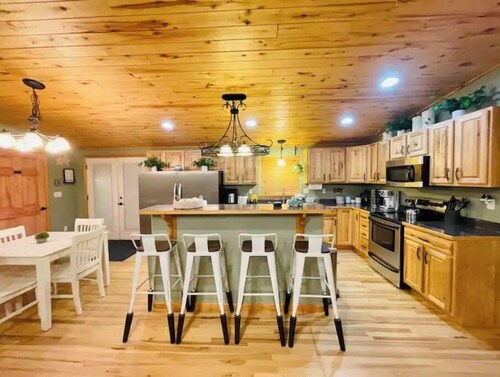 Cozy 5BR Mountain View Outdoor Hot Tubs & BBQ