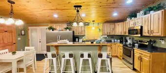 Cozy 5BR Mountain View Outdoor Hot Tubs & BBQ