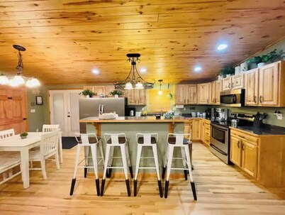 Cozy 5BR Mountain View Outdoor Hot Tubs & BBQ