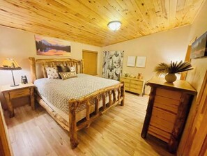 5 bedrooms, in-room safe, desk, iron/ironing board