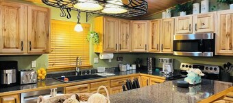 Cozy 5BR Mountain View Outdoor Hot Tubs & BBQ
