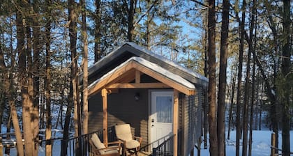 Treehouse Cabin in the Bluff Woodlands