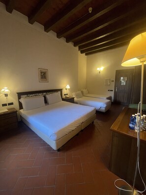 Economy-Vierbettzimmer