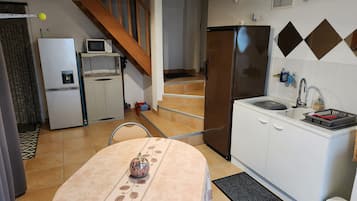 Fridge, microwave, stovetop, coffee/tea maker