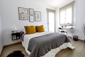 3 slaapkamers, een bureau, geluiddichte muren