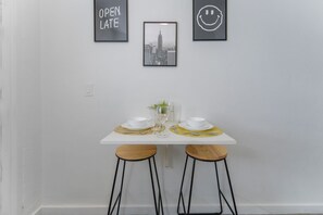 Dining - Amazing Zen Studio 15 min from the beach (Miami)