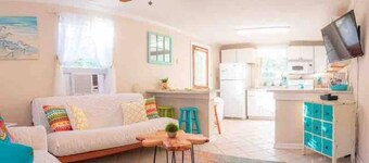 Sunny Daze Bungalow, sleeps 2 Adults