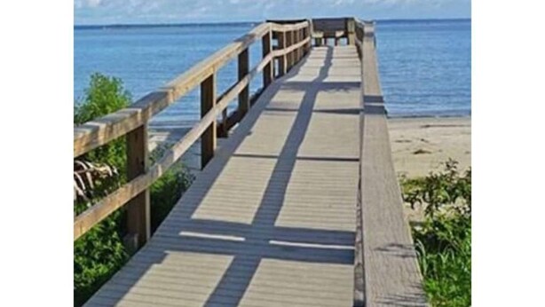 Plage, chaises longues, serviettes de plage