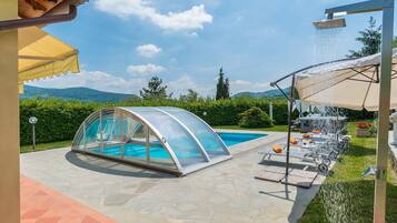 Piscina coperta, piscina all'aperto