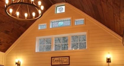 The Red Dog Chalet Couples Retreat w/ Hot Tub