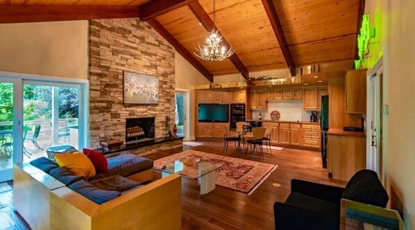 Smart TV, fireplace