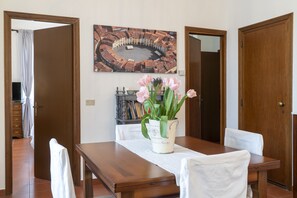 Dining - La maison de Louise (Lucca)