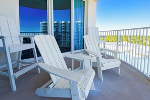 Terrace/patio - Lagoon Pool Views from the 8th Floor at The Palms of Destin! (Destin)