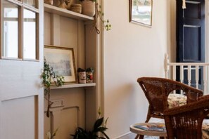 Cottage | Interior - Custom House Poole - Overlord Chamber (Poole)