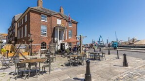 Cottage | Outdoor dining - Custom House Poole - Heritage Chamber (Poole)