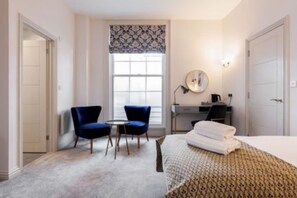 Cottage | Interior - Custom House Poole - Hawkhurst Chamber (Poole)
