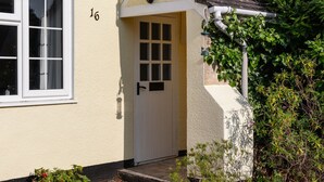 Exterior - Gulliver's (Poole)