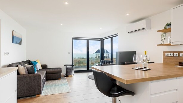 Dining - Rise and Shine (Bournemouth)
