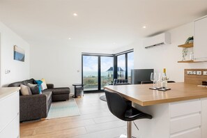 Dining - Rise and Shine (Bournemouth)