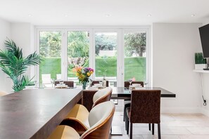 Dining - Knotter Cottage (Bournemouth)